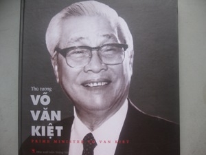 Publication d un livre de photos sur l ancien Premier ministre Vo Van Kiet
